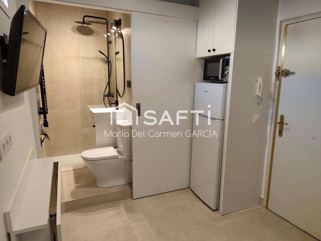 Studio til leje i Madrid by - € 900 (Ref: 9400771)