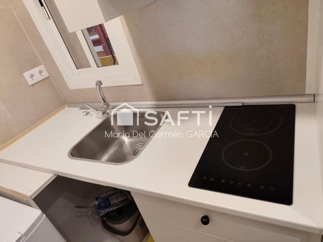 Studio til leje i Universidad, Madrid by - € 900 (Ref: 9400771)