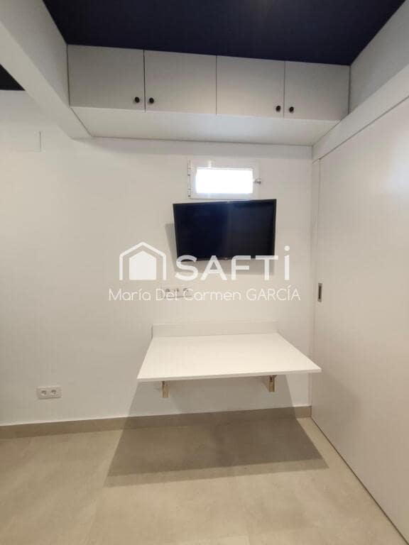 Studio til leje i Madrid by - € 900 (Ref: 9400771)