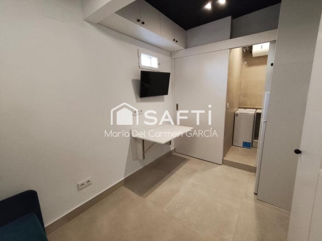 Studio til leje i Madrid by - € 900 (Ref: 9400771)