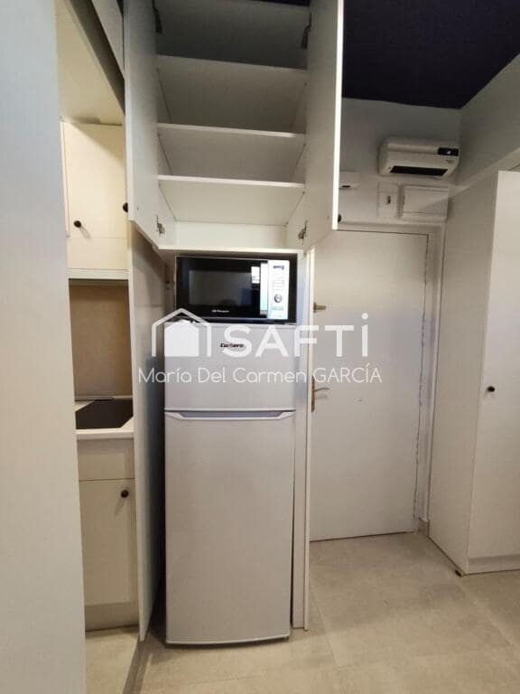 Studio til leje i Madrid by - € 900 (Ref: 9400771)