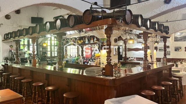 Kaupallinen myytävänä paikassa Pineda de Mar - 1 500 000 € (Ref: 9403244)