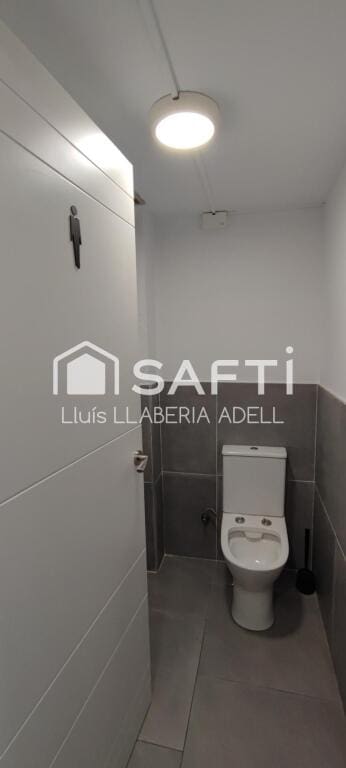 Erhverv til salg i Tarragona by - € 110.000 (Ref: 9403258)