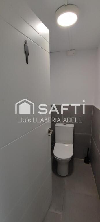 Erhverv til salg i Tarragona by - € 110.000 (Ref: 9403258)