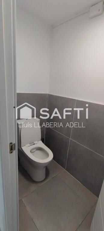 Erhverv til salg i Tarragona by - € 110.000 (Ref: 9403258)
