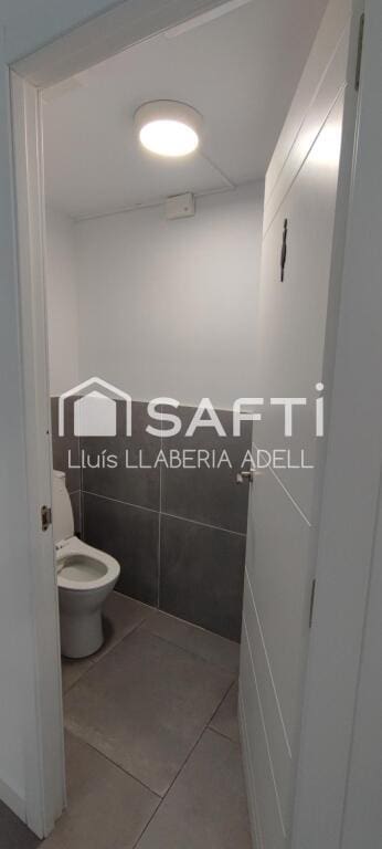 Erhverv til salg i Tarragona by - € 110.000 (Ref: 9403258)