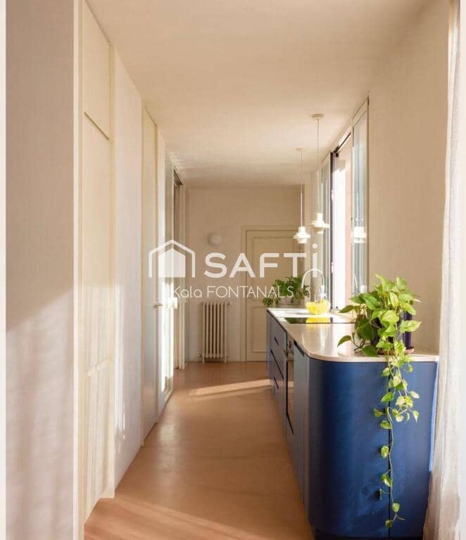 Commercial for sale in Pontevedra city with garage - € 87,000 (Ref: 9406497)