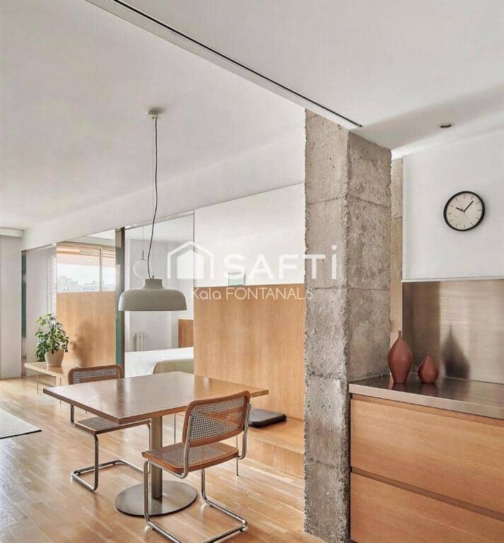 Commercial for sale in Pontevedra city with garage - € 87,000 (Ref: 9406497)