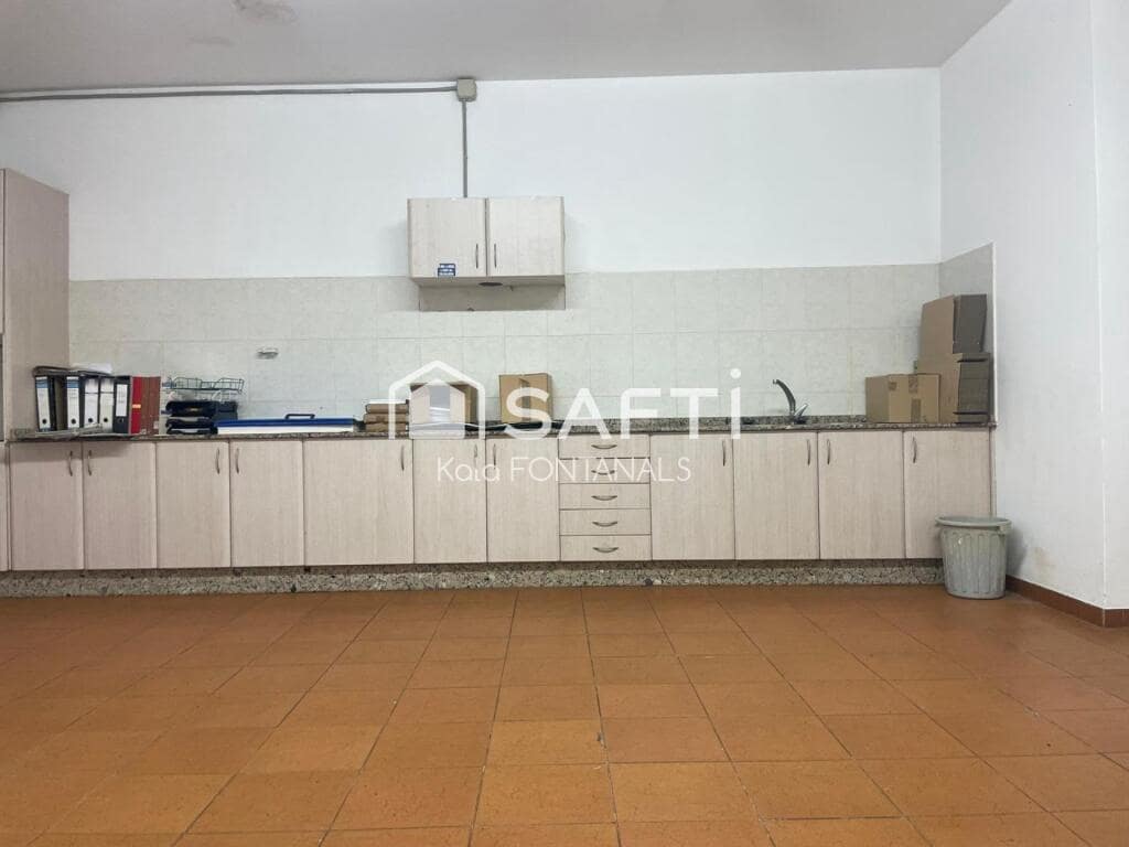 Commercial for sale in Pontevedra city with garage - € 87,000 (Ref: 9406497)