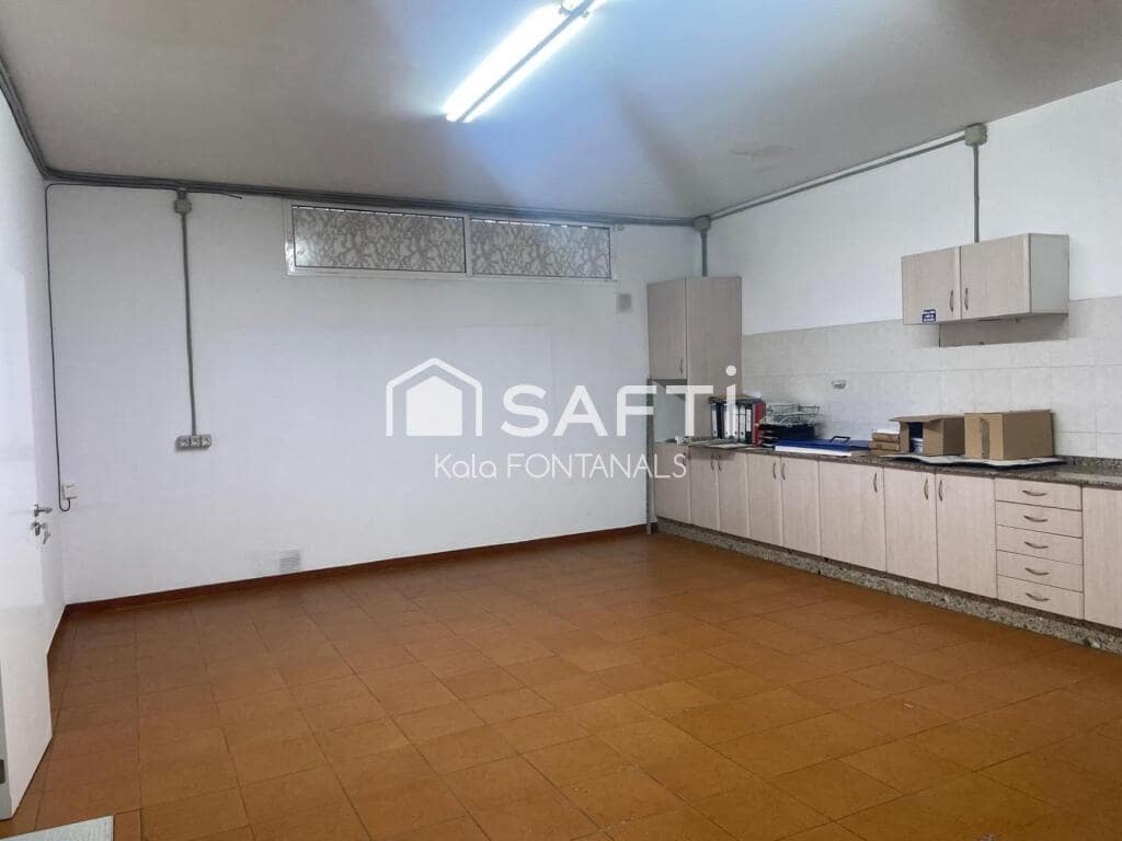 Commercial for sale in Pontevedra city with garage - € 87,000 (Ref: 9406497)