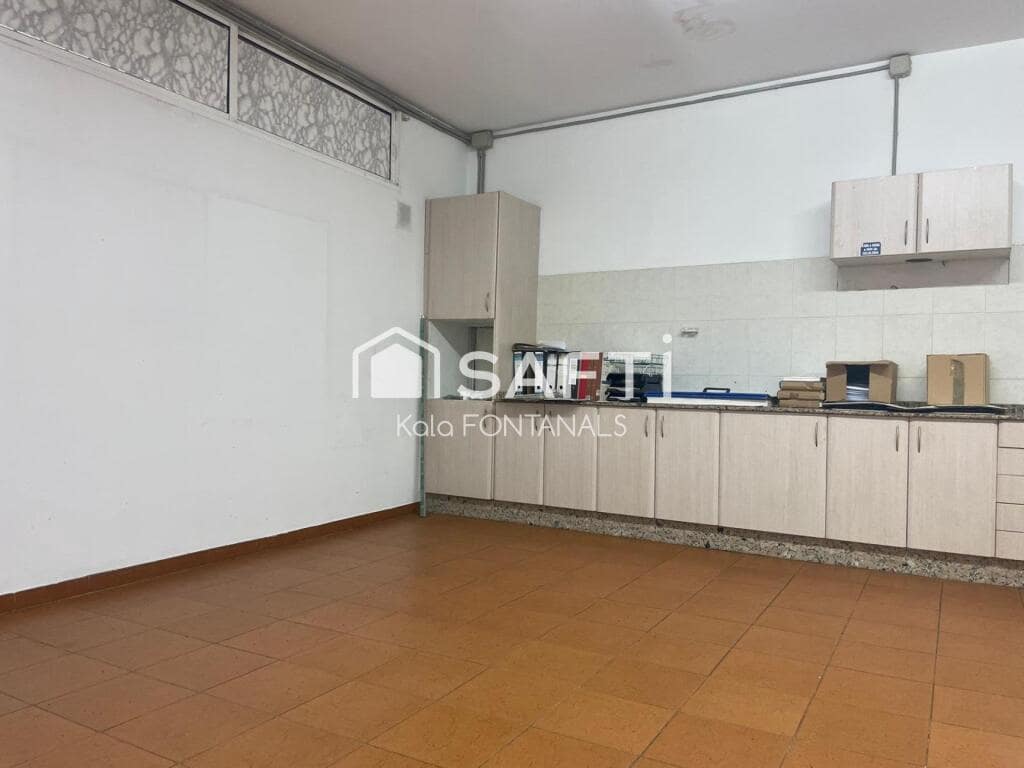 Commercial for sale in Pontevedra city with garage - € 87,000 (Ref: 9406497)