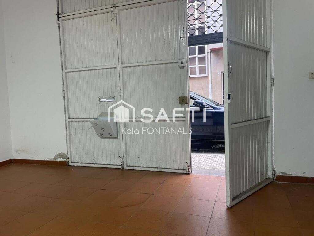 Commercial for sale in Pontevedra city with garage - € 87,000 (Ref: 9406497)