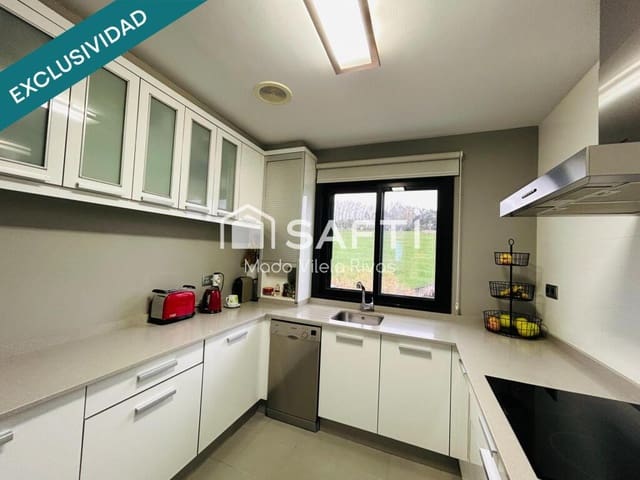 4 slaapkamer Flat te koop in Santiago de Compostela met garage - € 419.000 (Ref: 9410868)