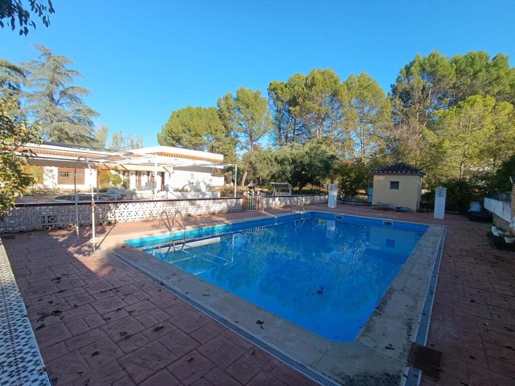 7 makuuhuone Maalaistalo myytävänä paikassa Baeza - 265 000 € (Ref: 9410871)