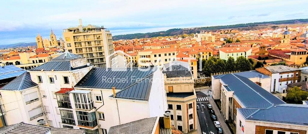 2 sovrum Lägenhet till salu i Leon stad - 240 000 € (Ref: 9410872)