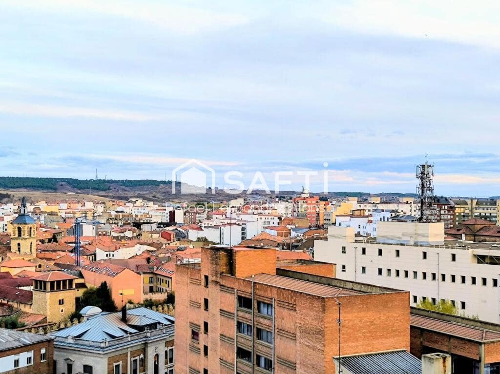 2 sovrum Lägenhet till salu i Leon stad - 240 000 € (Ref: 9410872)