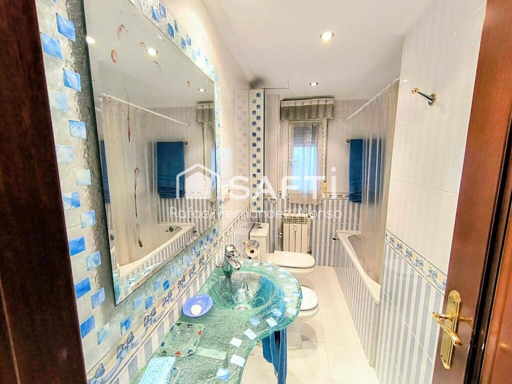 2 sovrum Lägenhet till salu i Leon stad - 240 000 € (Ref: 9410872)