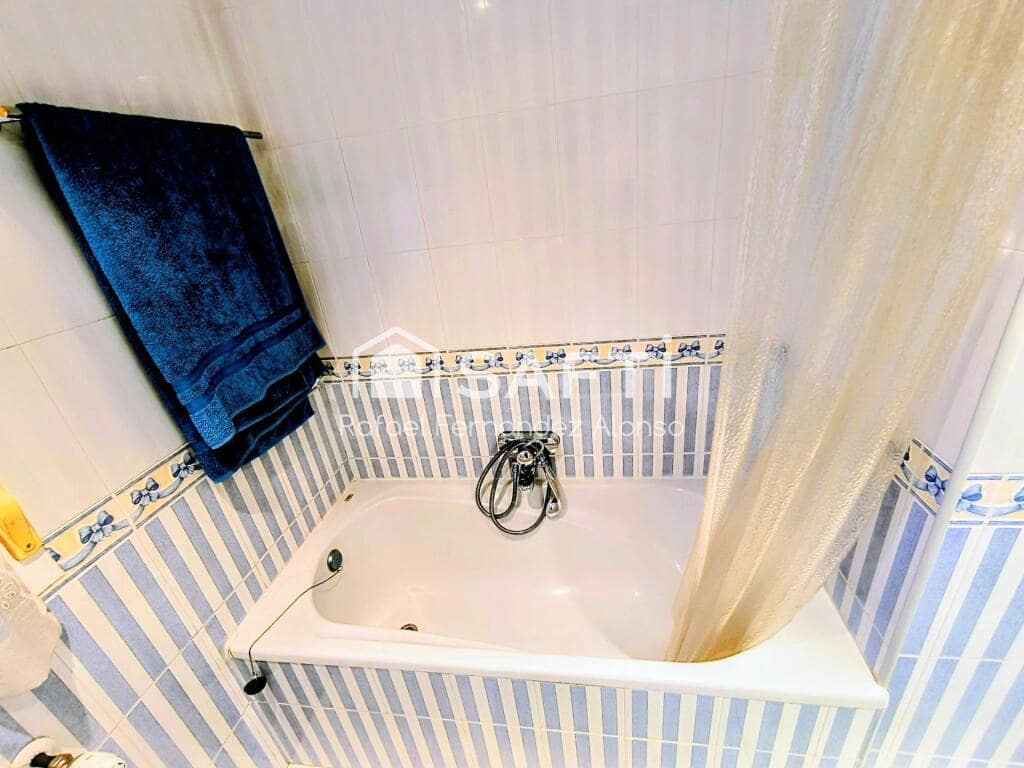 2 sovrum Lägenhet till salu i Leon stad - 240 000 € (Ref: 9410872)