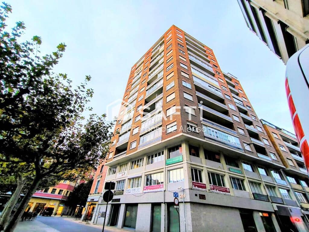 2 sovrum Lägenhet till salu i Leon stad - 240 000 € (Ref: 9410872)