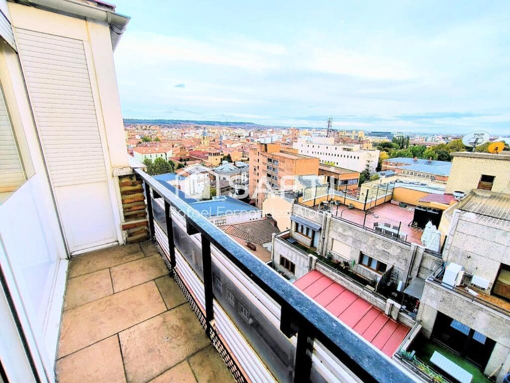 2 sovrum Lägenhet till salu i Leon stad - 240 000 € (Ref: 9410872)