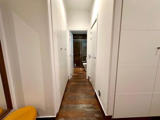 Studio for sale in Valdeacederas, Madrid city - € 265,000 (Ref: 9410877)