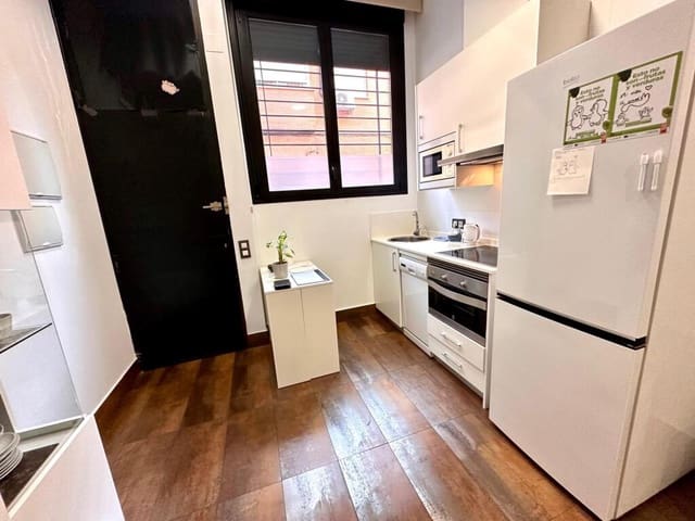 Studio for sale in Valdeacederas, Madrid city - € 265,000 (Ref: 9410877)