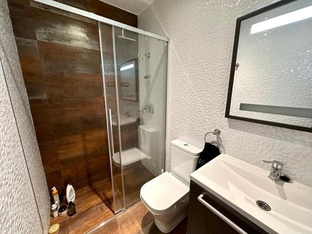 Studio for sale in Valdeacederas, Madrid city - € 265,000 (Ref: 9410877)