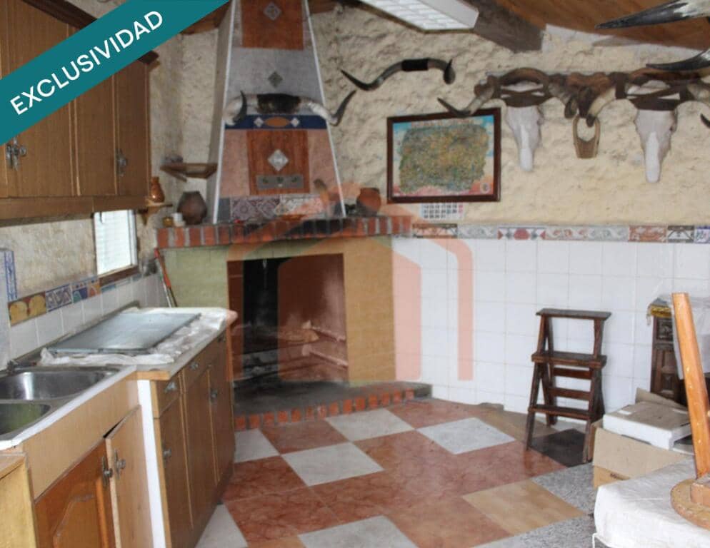 3 bedroom Villa for sale in Ciperez with garage - € 25,000 (Ref: 9410880)