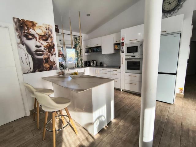 3 slaapkamer Villa te koop in Chiloeches met zwembad garage - € 399.000 (Ref: 9410882)