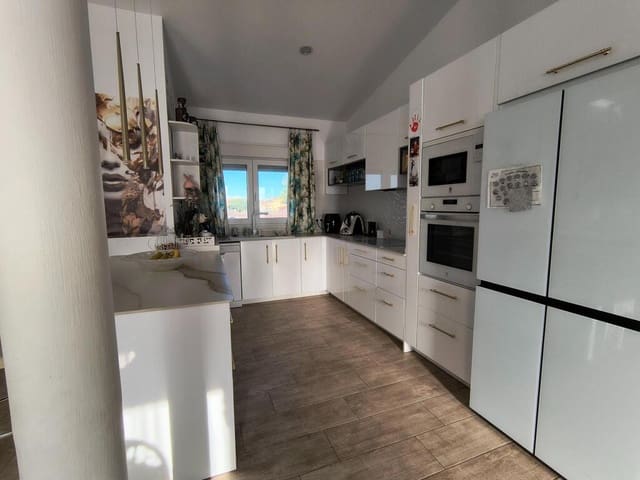 3 slaapkamer Villa te koop in Chiloeches met zwembad garage - € 399.000 (Ref: 9410882)