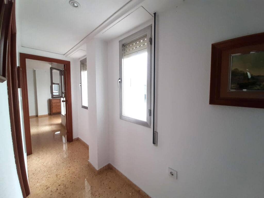 3 bedroom Apartment for rent in Sagunto / Sagunt - € 950 (Ref: 9419541)