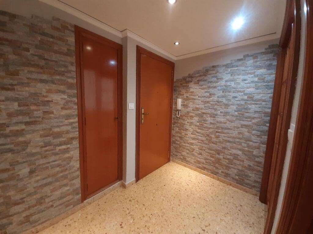 3 bedroom Apartment for rent in Sagunto / Sagunt - € 950 (Ref: 9419541)