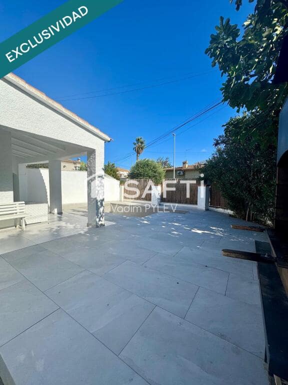 3 bedroom Villa for sale in Empuriabrava - € 530,000 (Ref: 9419542)