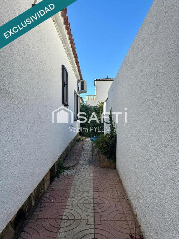 3 bedroom Villa for sale in Empuriabrava - € 530,000 (Ref: 9419542)