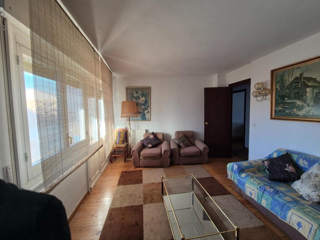 3 sovrum Lägenhet till salu i Almanza - 72 000 € (Ref: 9419557)