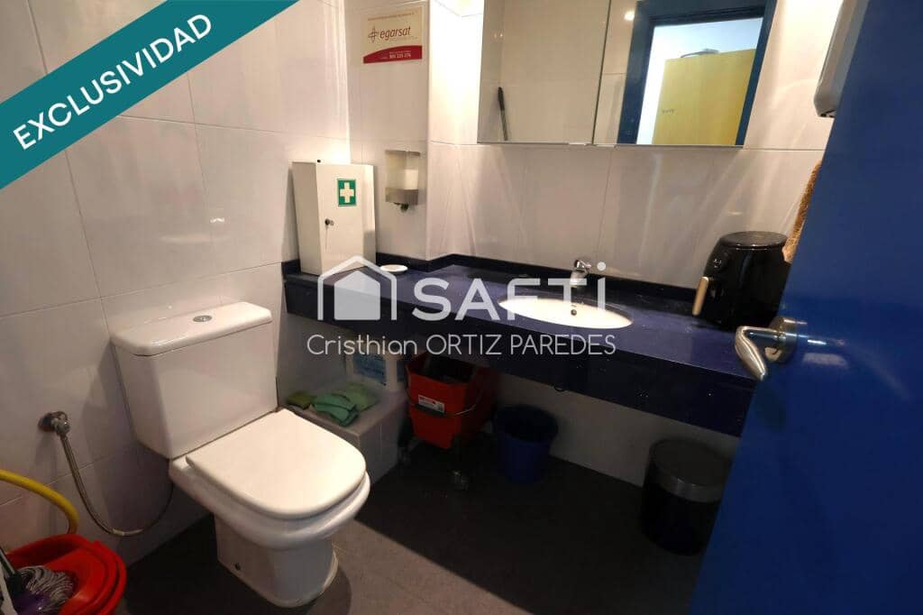 Kommersiell til salgs i Barcelona by - € 140 000 (Ref: 9422234)