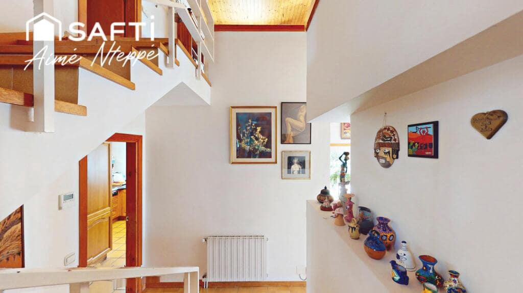 4 bedroom Villa for sale in Girona city with pool garage - € 630,000 (Ref: 9422235)