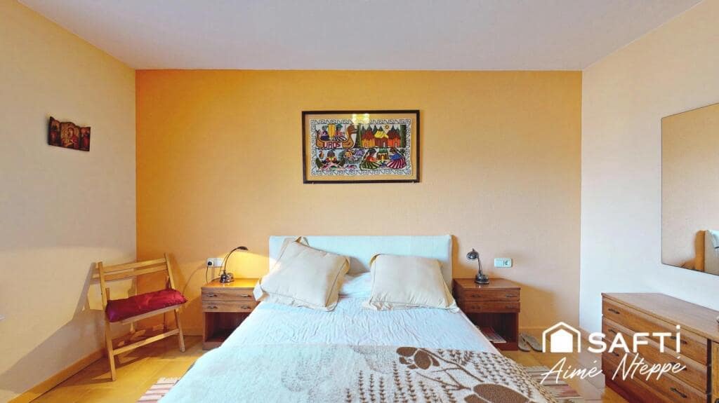 4 bedroom Villa for sale in Girona city with pool garage - € 630,000 (Ref: 9422235)