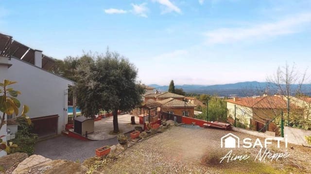 4 soverom Villa til salgs i Girona by med svømmebasseng garasje - € 630 000 (Ref: 9422235)