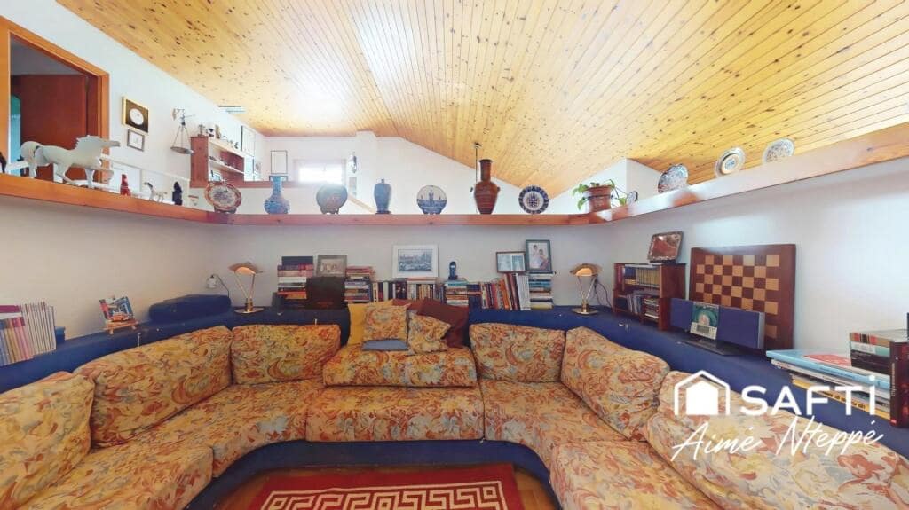 4 bedroom Villa for sale in Girona city with pool garage - € 630,000 (Ref: 9422235)