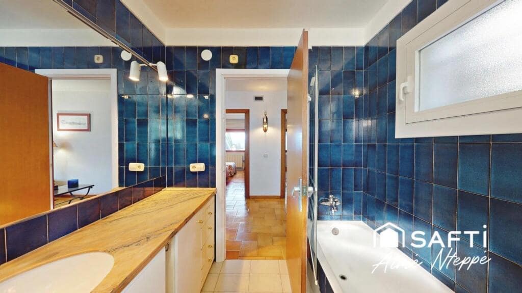 4 bedroom Villa for sale in Girona city with pool garage - € 630,000 (Ref: 9422235)