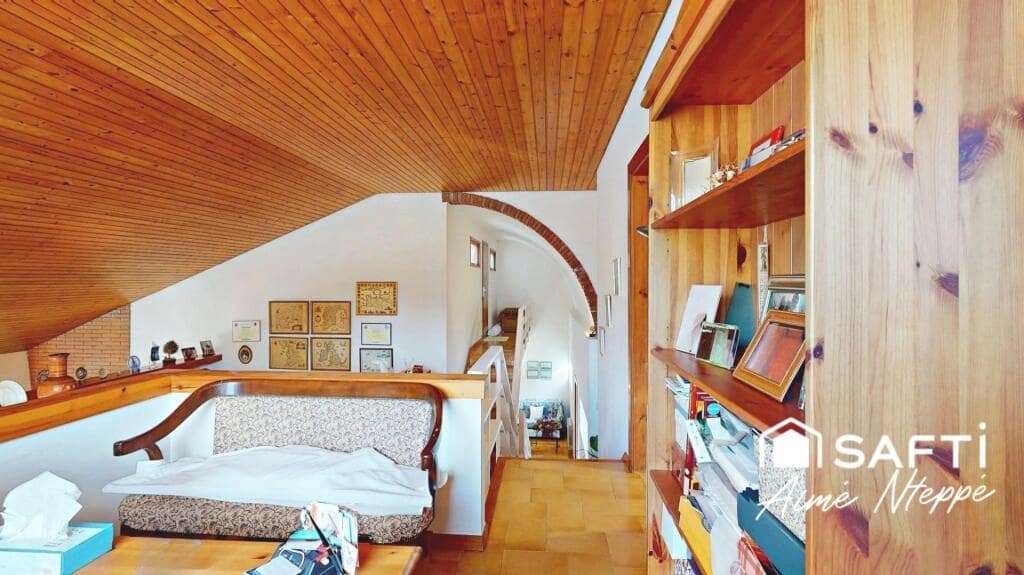 4 bedroom Villa for sale in Girona city with pool garage - € 630,000 (Ref: 9422235)