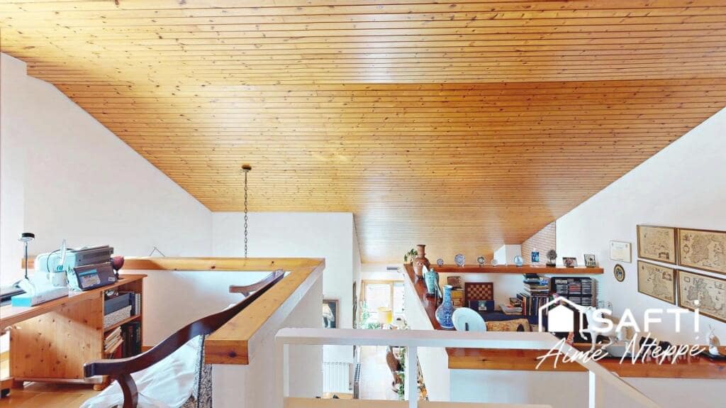 4 bedroom Villa for sale in Girona city with pool garage - € 630,000 (Ref: 9422235)