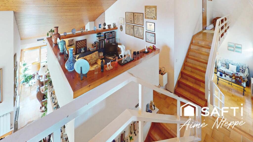 4 bedroom Villa for sale in Girona city with pool garage - € 630,000 (Ref: 9422235)