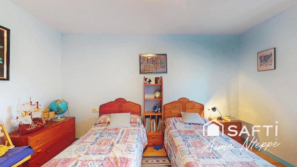 4 bedroom Villa for sale in Girona city with pool garage - € 630,000 (Ref: 9422235)