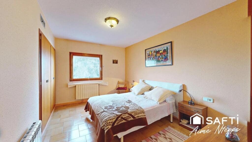 4 bedroom Villa for sale in Girona city with pool garage - € 630,000 (Ref: 9422235)