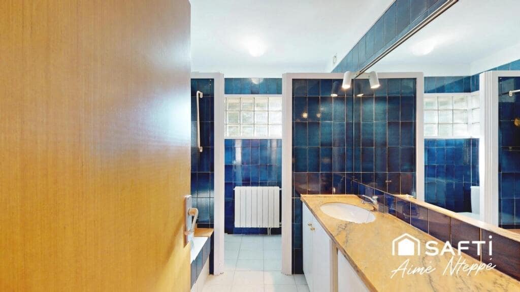 4 bedroom Villa for sale in Girona city with pool garage - € 630,000 (Ref: 9422235)