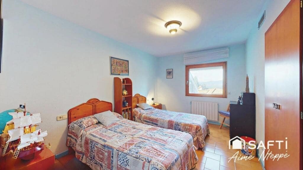 4 bedroom Villa for sale in Girona city with pool garage - € 630,000 (Ref: 9422235)