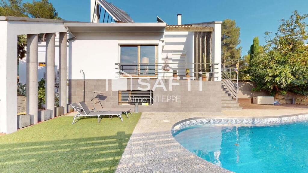 4 bedroom Villa for sale in Girona city with pool garage - € 630,000 (Ref: 9422235)
