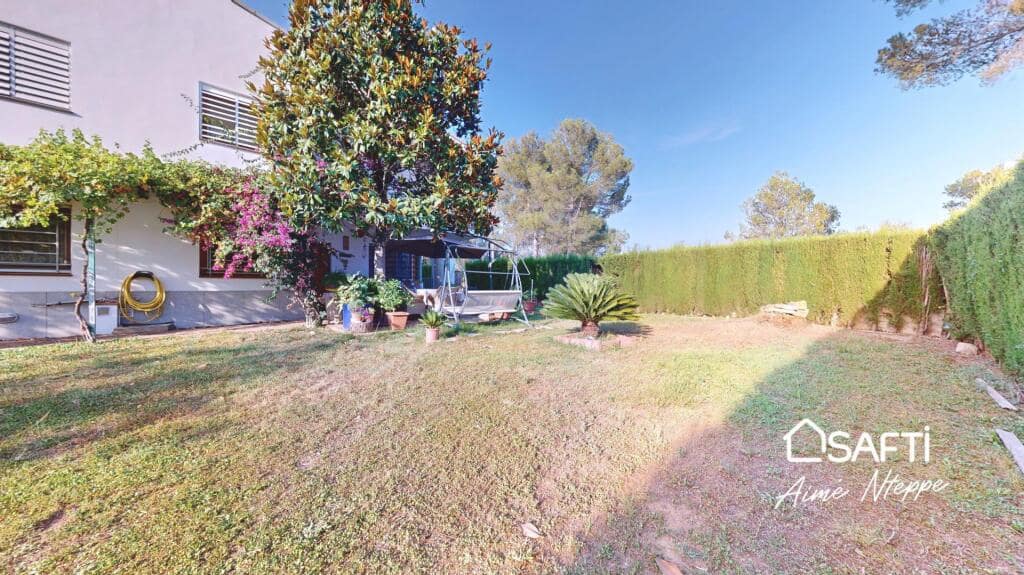 4 bedroom Villa for sale in Girona city with pool garage - € 630,000 (Ref: 9422235)